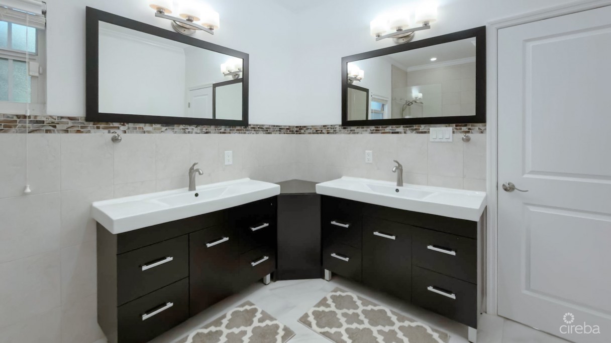 Shorecrest Circle 4 Bedroom Family Home - Image 11