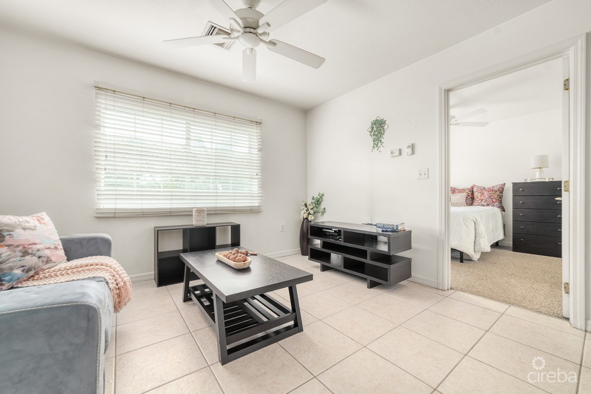 Lakeside 1 Bed / 1 Bath Near Camana Bay - Image 1