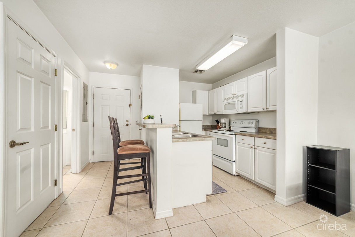 Lakeside 1 Bed / 1 Bath Near Camana Bay - Image 2