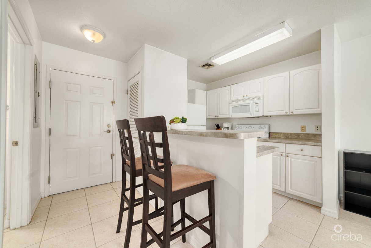 Lakeside 1 Bed / 1 Bath Near Camana Bay - Image 3
