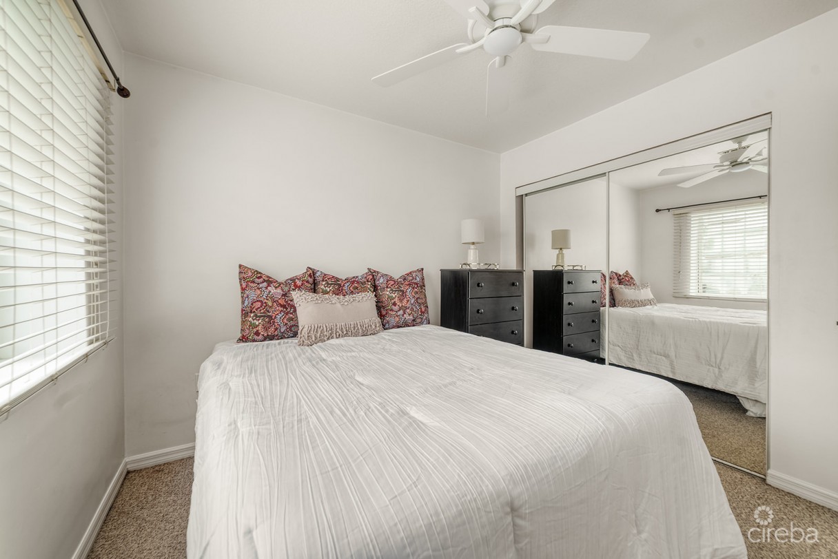 Lakeside 1 Bed / 1 Bath Near Camana Bay - Image 4
