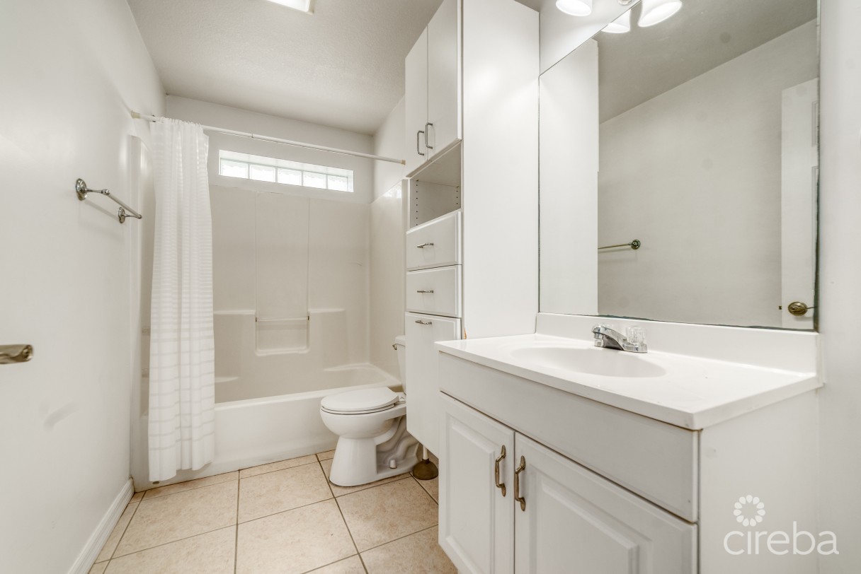 Lakeside 1 Bed / 1 Bath Near Camana Bay - Image 8