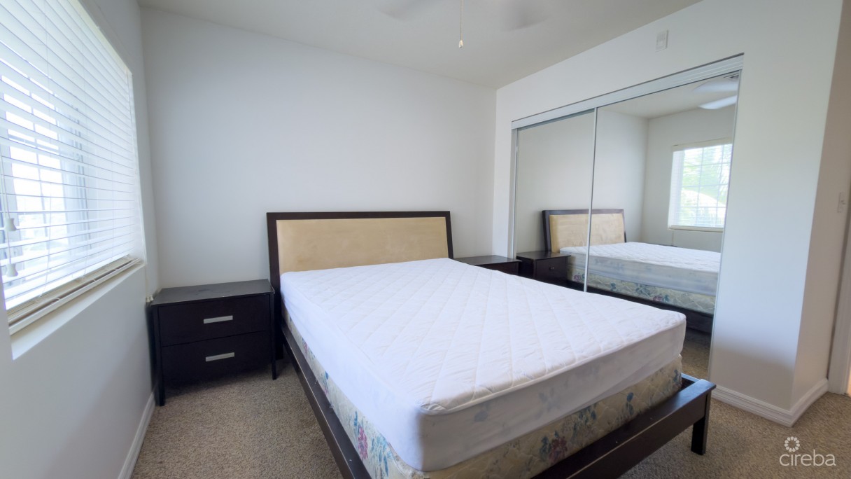 Lakeside Penthouse 2 Bed - Image 6