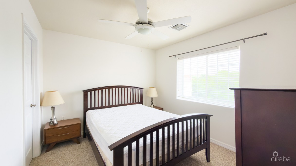 Lakeside Penthouse 2 Bed - Image 8