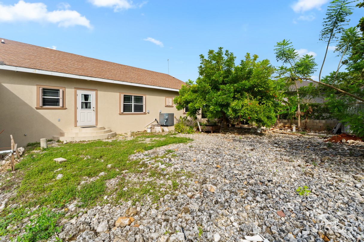 Pineapple Way 19a, Bodden Town Home - Image 15