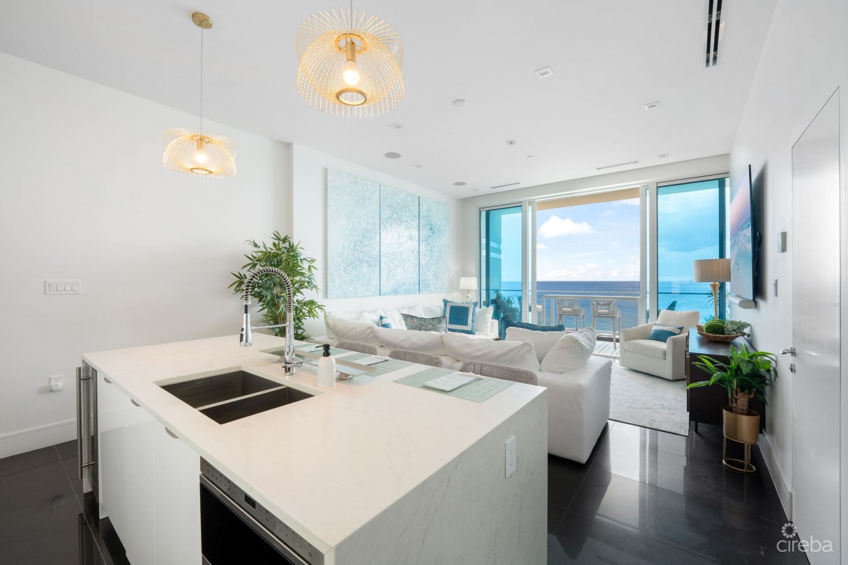 Fin 27, Oceanfront Condo - Image 2