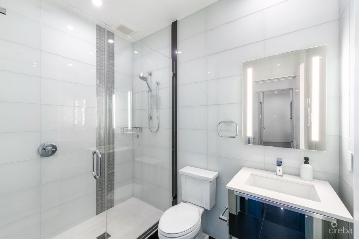 Fin 27, Oceanfront Condo - Image 11