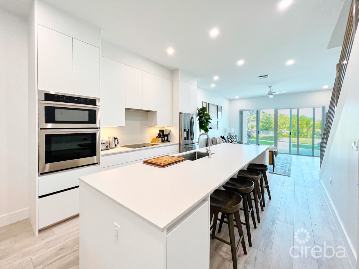 Aura 2 Bed Plus Den, 2.5 Bath Townhouse - Image 3