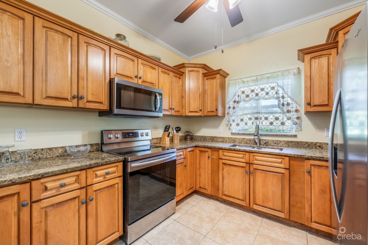 Fairview Manor:  2x 2-bed Units, George Town - Image 13