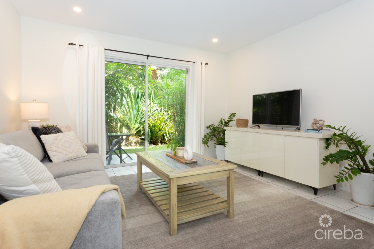 Turnkey 2bed Plus Den End Unit Tropical Haven - Image 2