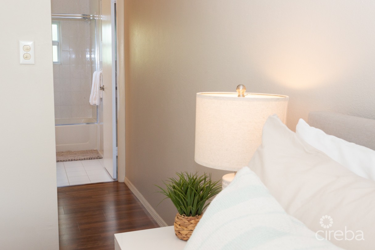 Turnkey 2bed Plus Den End Unit Tropical Haven - Image 17