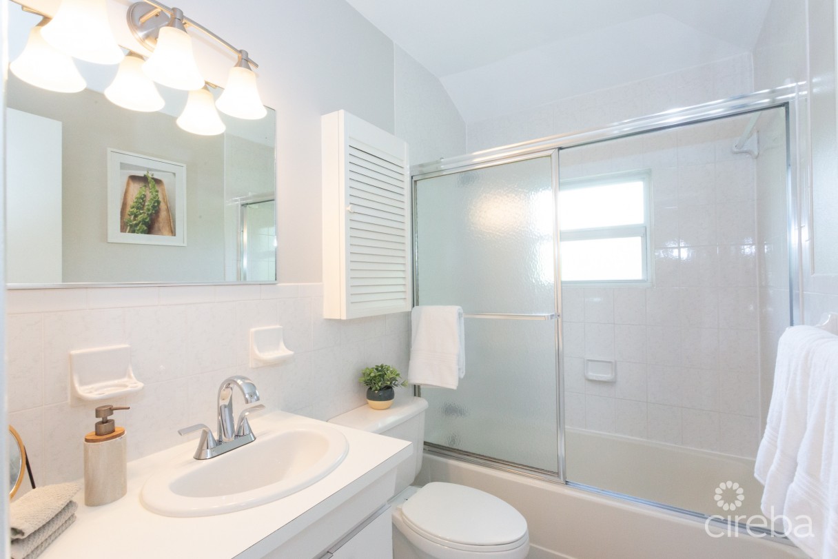 Turnkey 2bed Plus Den End Unit Tropical Haven - Image 18
