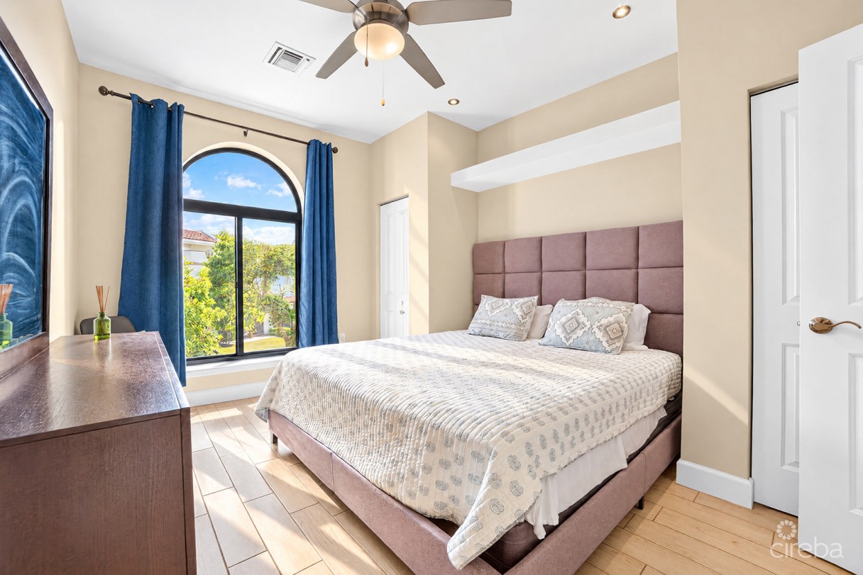 2 Bedroom San Sebastian Townhouse - Image 7