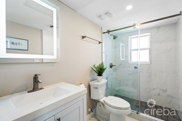 Downtown Reach - 2 Bedroom - Image 7
