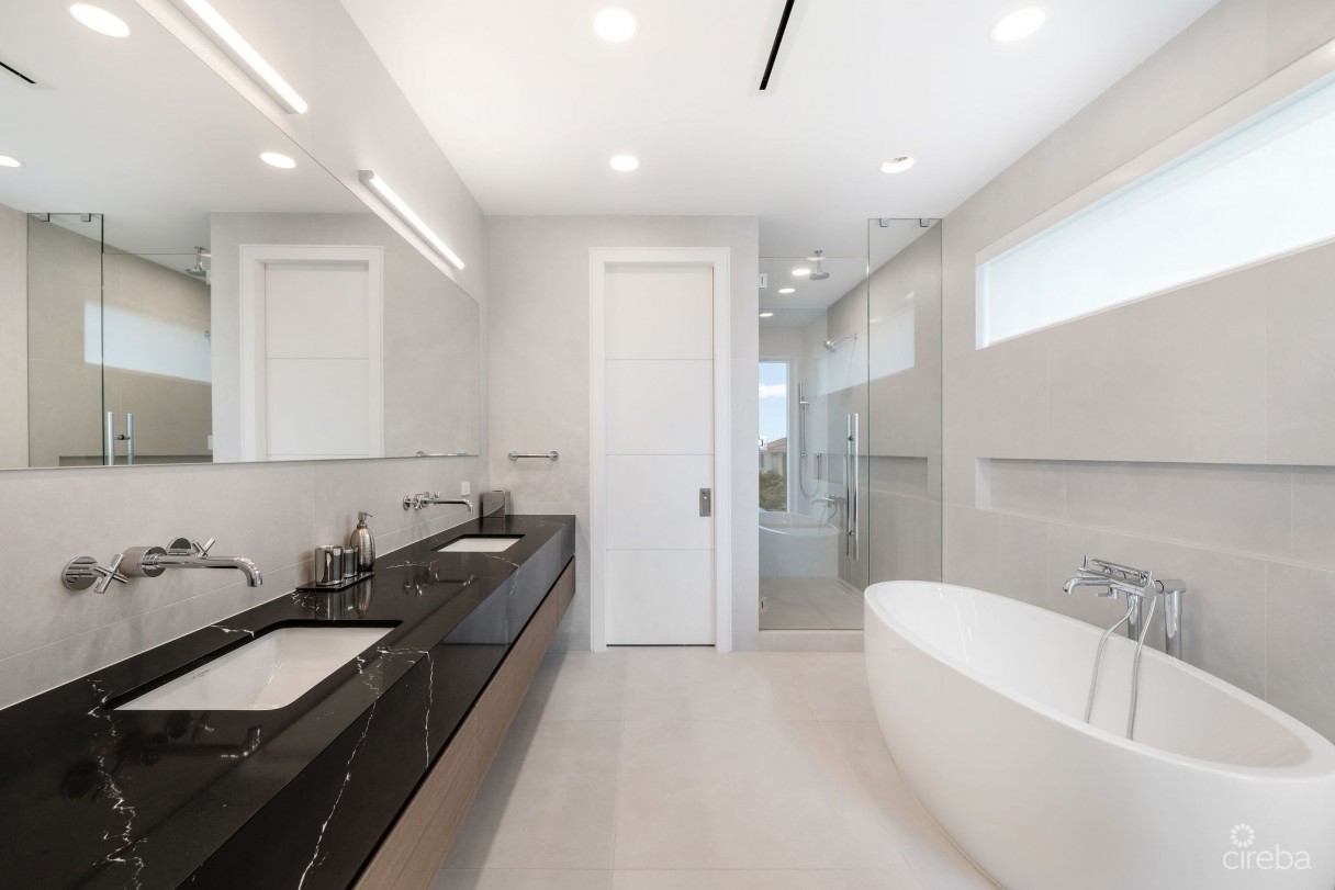 Aqua Residence 2 - Luxury Seven Mile Beach Condo - Image 18