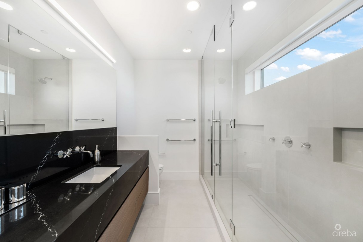 Aqua Residence 2 - Luxury Seven Mile Beach Condo - Image 22
