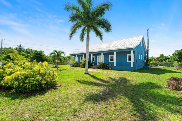Spacious 3 Bed, 3 Bath Home In Frank Sound