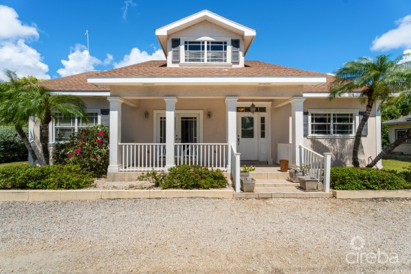 Charming Savannah Home With Picture Perfect Street Appeal!